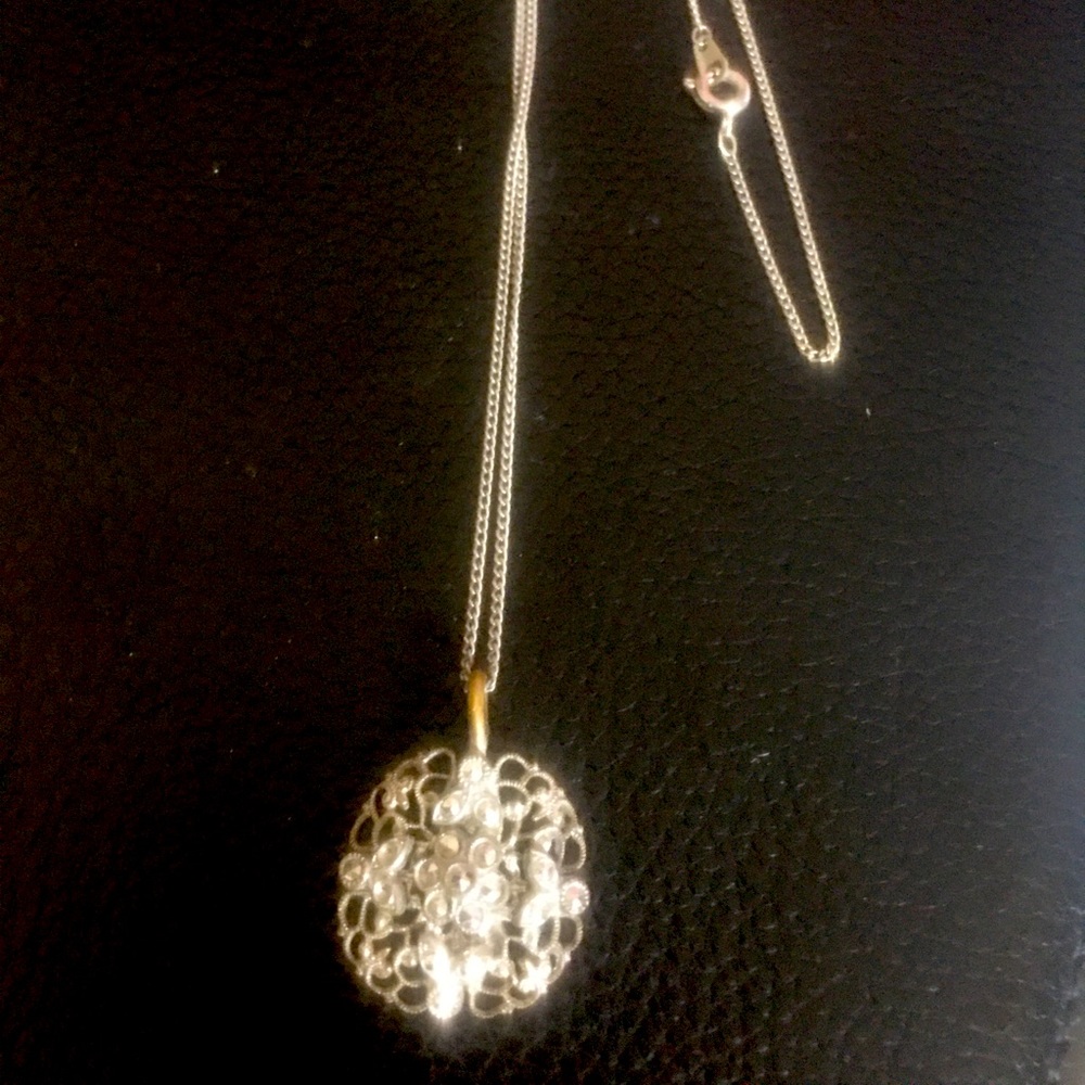 Sparkling necklace